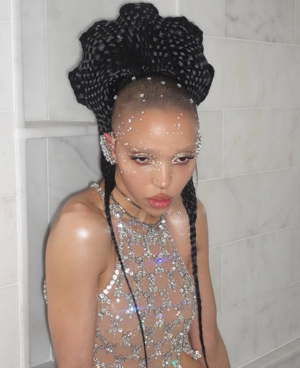 best of fka twigs tweet media