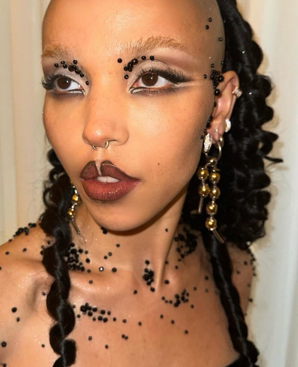best of fka twigs tweet media