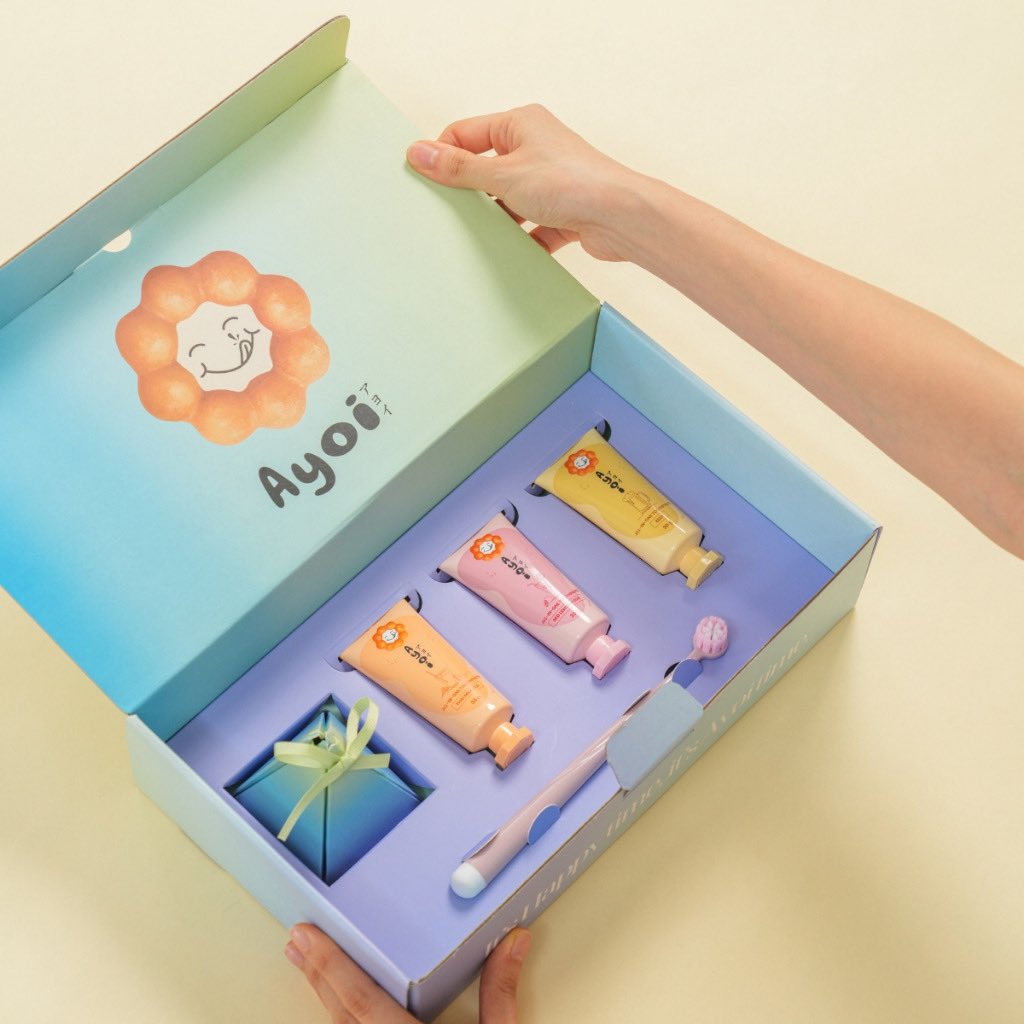 peach38834256's tweet photo. ลองดู Ayoi อาโยอิ ยาสีฟัน พรีเมี่ยม ออล-อิน-วัน New Year Gift Box ในราคา ฿799 ที่ Shopee https://t.co/CZt23U52fo https://t.co/dyGLvytnEe