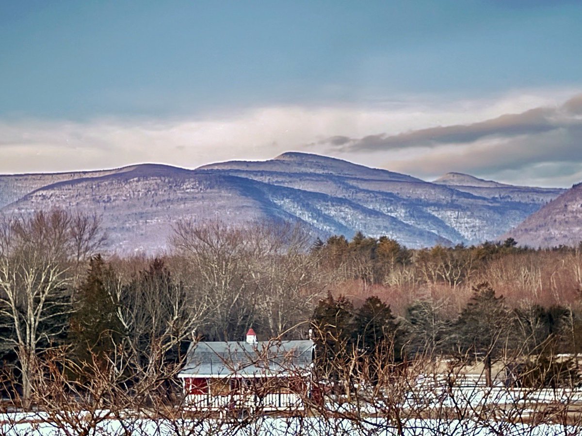 timvarian's tweet photo. #kaaterskillinn #catskills #catskillsmountains #upstateny #naturephotography #naturelovers #winterbeauty #MountainExperiences #sunrisephotography #photooftheday #NewYork https://t.co/q9jhShVdHX