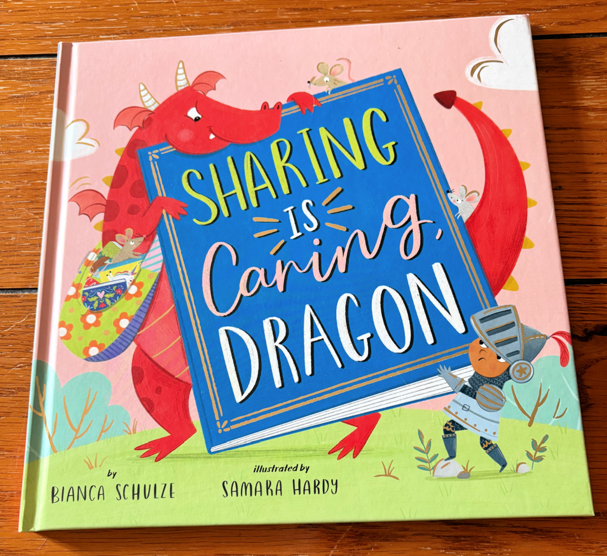 She_Scribes's tweet photo. Check out these super cute Dragon Loves Cards Valentine's Day cards for kids by author Bianca Schulze &amp; illustrator Samara Hardy from @CleverbooksUS, including a new book - https://t.co/gV4tREkkdS
#Dragon #ValentinesDay #Book #Review https://t.co/rQDvj99ZlU