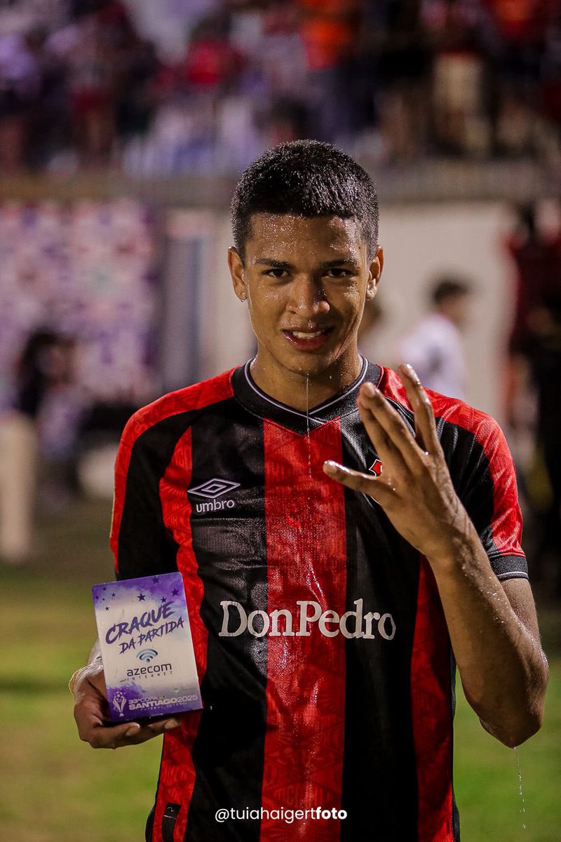 ¡FELICIDADES JENZEL! 🥳 El defensa central de Alajuelense, Jenzel Aguilar fue elegido como el jugador del partido en la victoria manuda ante Internacional en los cuartos de final de la Copa Santiago.

Liga Deportiva Alajuelense