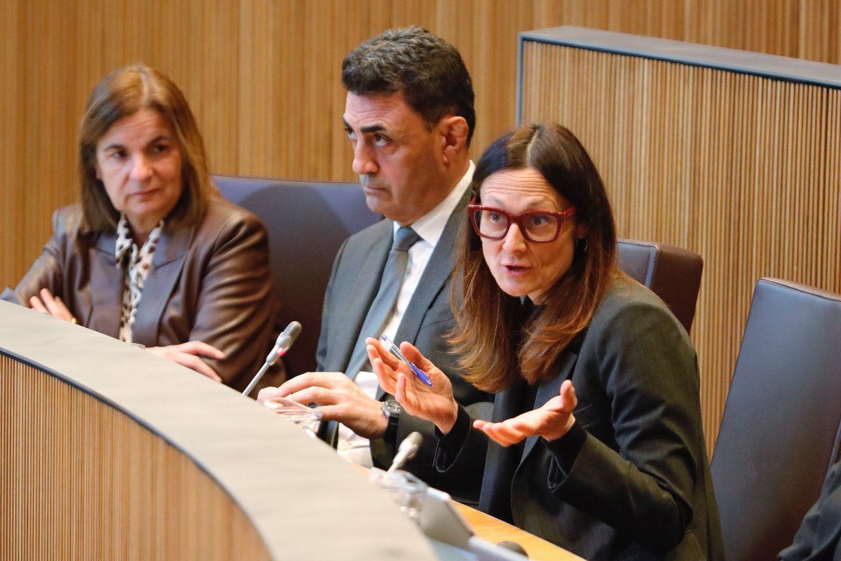 🔴 EN DIRECTE 🔴

🔹 Sessió de preguntes al <a href="/GovernAndorra/">Govern d'Andorra</a>.

📸 Pregunta de <a href="/MAngelsAche/">Ma Àngels Aché Feliu</a> relativa al desplegament dels plans i reglaments de la Llei 28/2022 qualificada de protecció civil.

📺 Vídeo: youtube.com/live/W62o1gGrS…

#ConsellGeneral