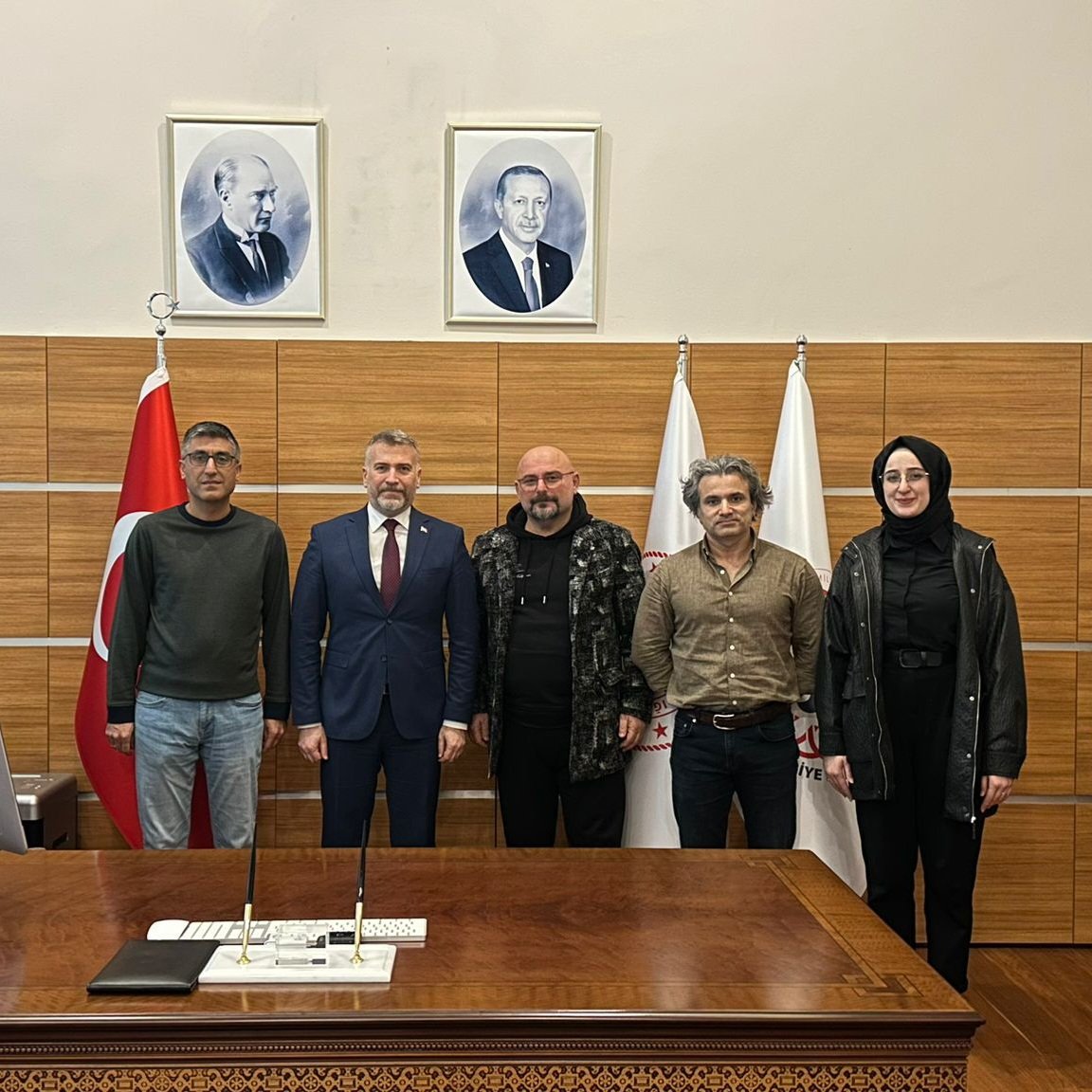 TPDBilgi's tweet photo. Genel başkanımız ve yönetim kurulu üyelerimiz, MEB Talim ve Terbiye Kurulu Başkanı Prof. Dr. Cihad Demirli ile samimi bir görüşme gerçekleştirmiştir. Gündemdeki konuların ele alındığı ve verimli bir fikir alışverişinin yapıldığı bu buluşma için Sayın Demirli’ye teşekkür ederiz. https://t.co/eTCXZfAFLm
