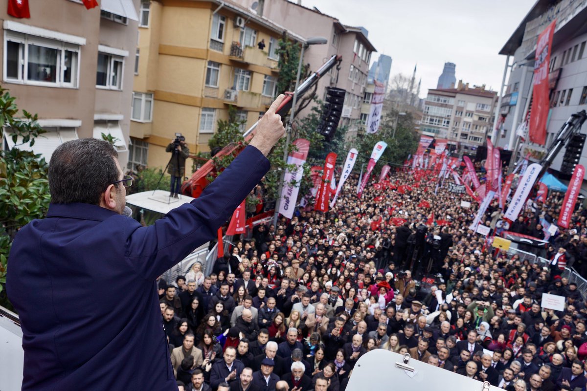 ekrem_imamoglu's tweet photo. Sanmasınlar ki sandığı dizayn etmelerine izin vereceğiz. 
Sanmasınlar ki rakipsiz bir seçime girecekler. 
Sanmasınlar ki rakiplerini onlar belirleyecekler.
Millet ne derse o olacak. Herkes milletin karşısına çıkıp boyunun ölçüsünü alacak. https://t.co/ZXoBv61sSF