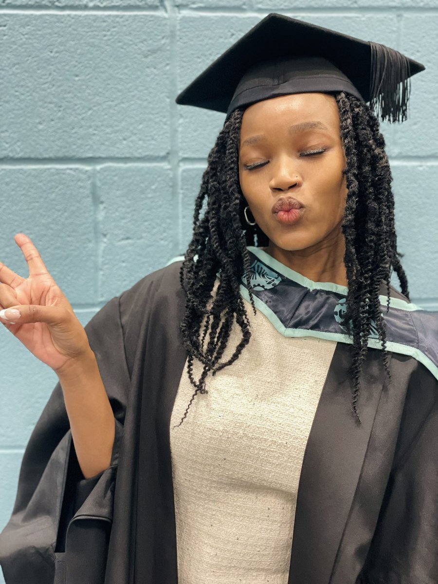 segello_'s tweet image. Master of Business Administration Degree in the bag!🎓

#StandingOnBusiness #GraduationSzn
#NwanyanaKeSetlankana #UEL