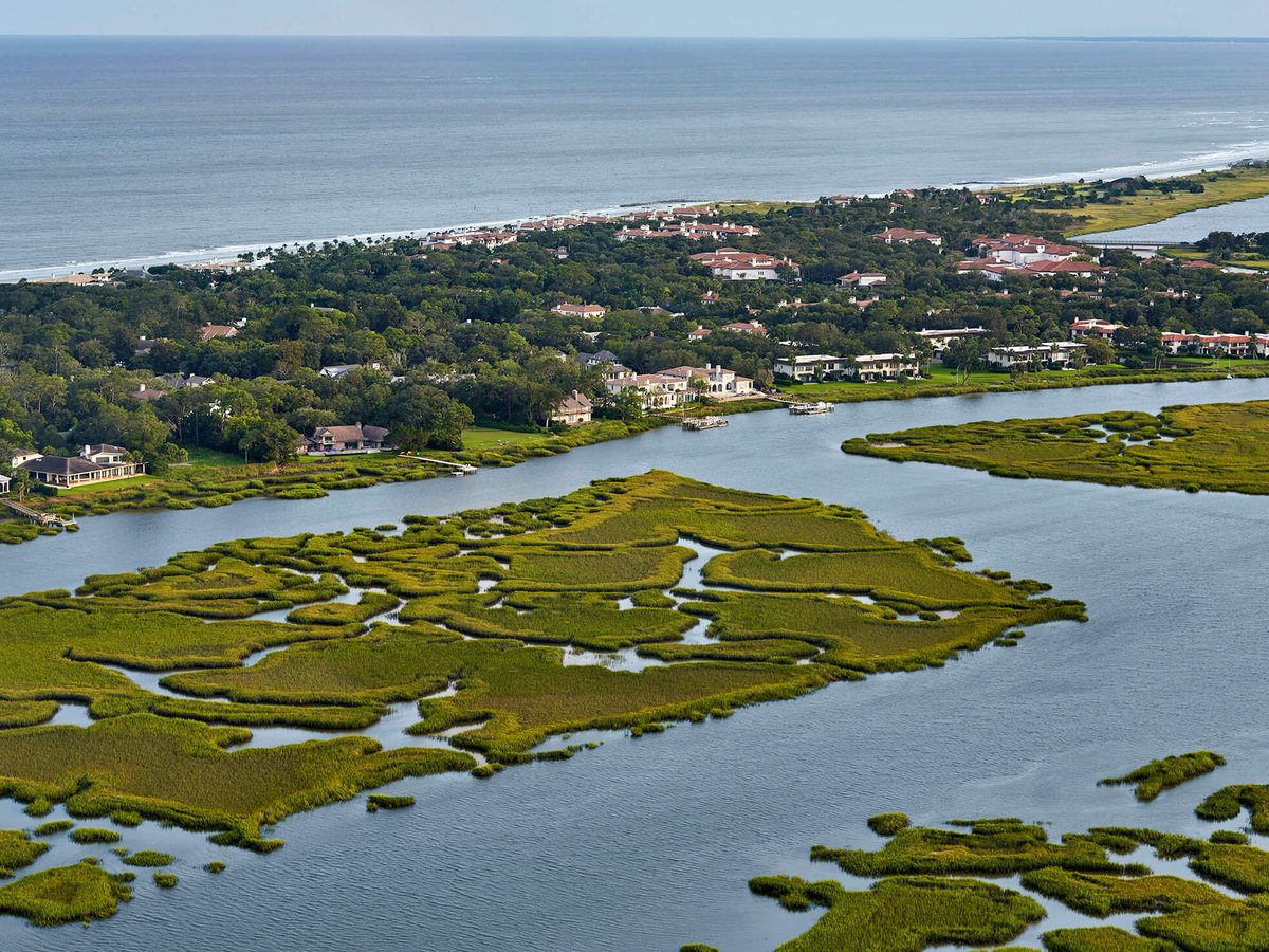 SeaIslandResort's tweet photo. Welcome to Sea Island Cottages, you’ve arrived at your home away from home! Cottage Rentals are perfect for bringing the whole family closer together—while still giving everyone the room they need to roam and relax. 🚲 ☀️ 
 
Learn more about Cottages at https://t.co/V4y5GLu7iC https://t.co/luidXuVBma