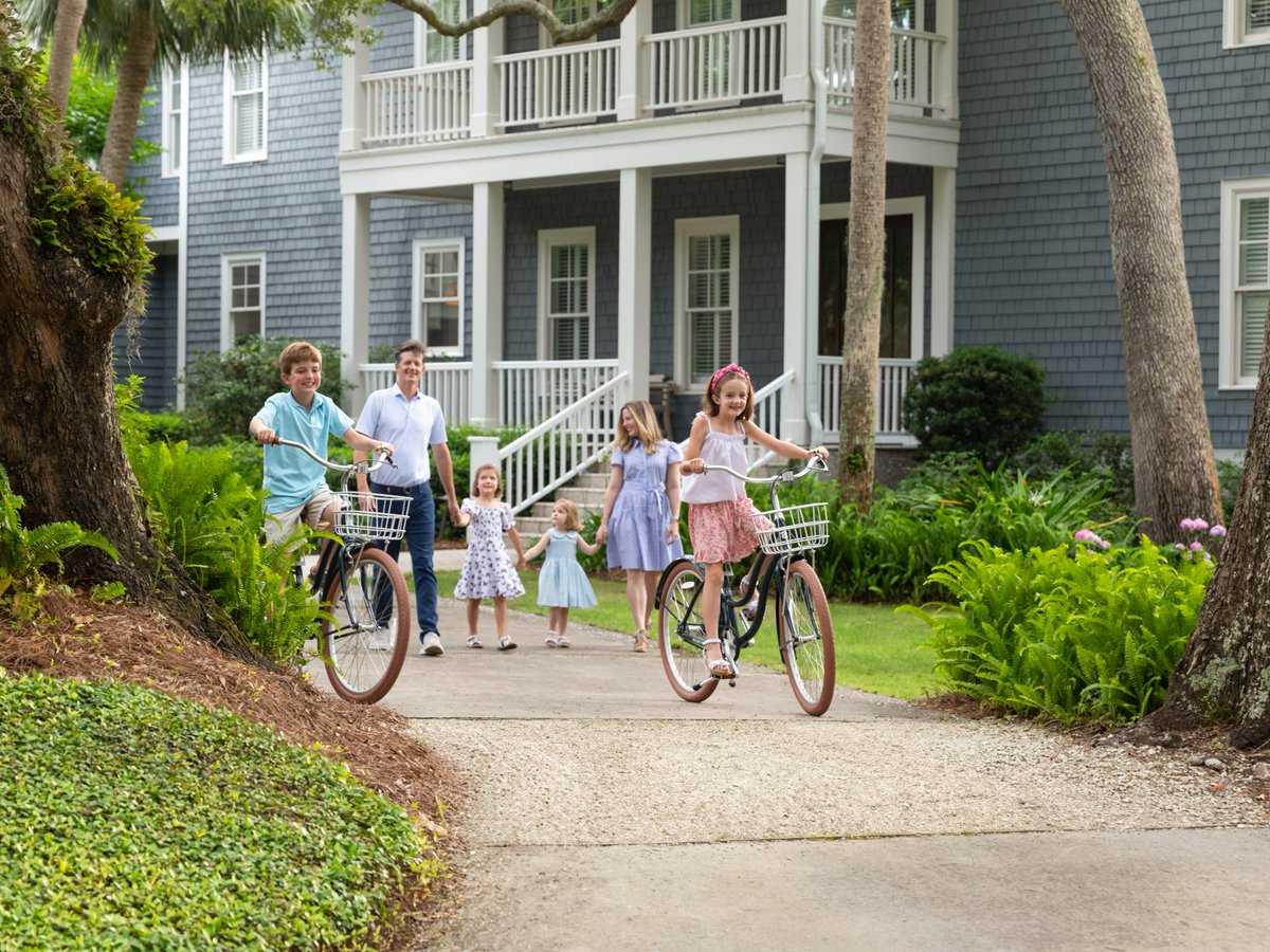 SeaIslandResort's tweet photo. Welcome to Sea Island Cottages, you’ve arrived at your home away from home! Cottage Rentals are perfect for bringing the whole family closer together—while still giving everyone the room they need to roam and relax. 🚲 ☀️ 
 
Learn more about Cottages at https://t.co/V4y5GLu7iC https://t.co/luidXuVBma
