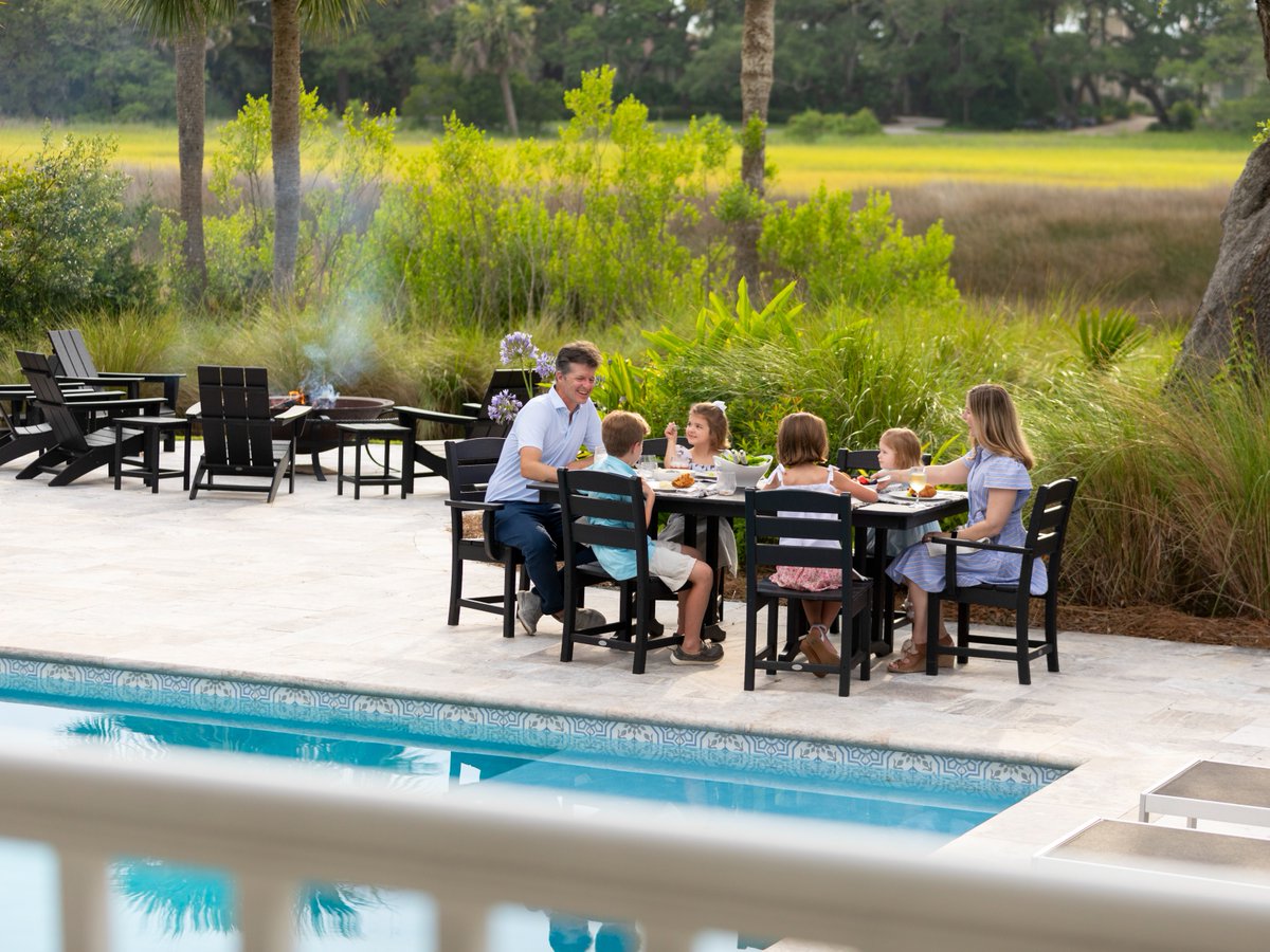SeaIslandResort's tweet photo. Welcome to Sea Island Cottages, you’ve arrived at your home away from home! Cottage Rentals are perfect for bringing the whole family closer together—while still giving everyone the room they need to roam and relax. 🚲 ☀️ 
 
Learn more about Cottages at https://t.co/V4y5GLu7iC https://t.co/luidXuVBma