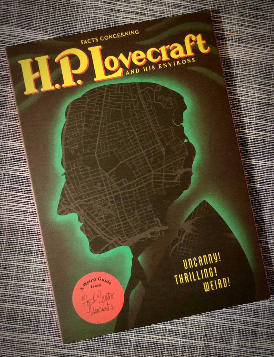 OldFarmer1895's tweet image. Facts Concerning H. P. Lovecraft and His Environs de Gary Lachman chez Herb Lester Associates Ltd. 

Carte détaillée des voyages et inspirations de Lovecraft. 
Très belle présentation et sur papier de qualité !

Je cite :
&quot; Une carte détaillée des lieux réels qui ont influencé…
