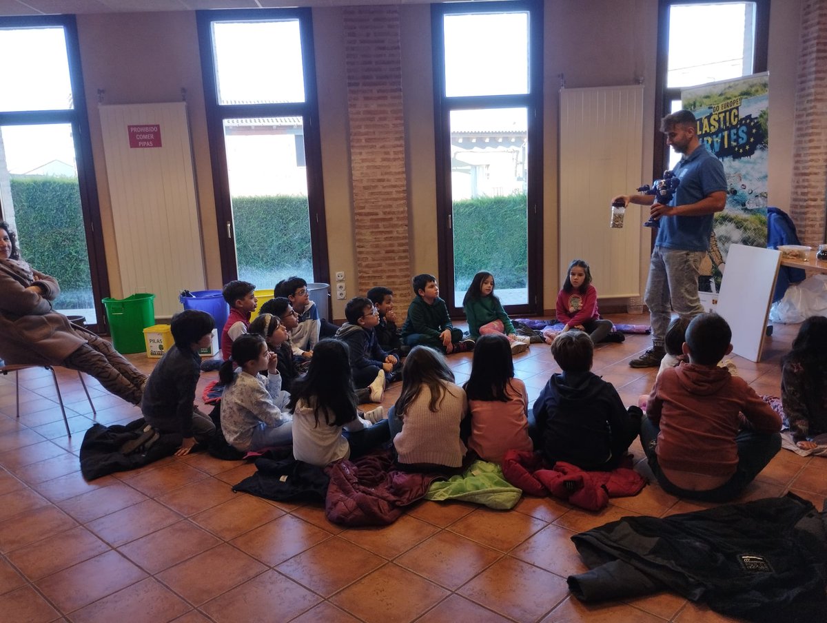 Fundación Oxígeno (@fundaciono2) on Twitter photo #Almazán
#Soria
Los plásticos son necesarios para muchas labores y acciones de nuestra vida, pero hasta donde tenemos que llegar a usarlos, distinguir entre lo necesario y lo no necesario, es importante también para nuestra salud.
<a href="/jcyl/">Junta de Castilla y León</a> <a href="/mitecogob/">Transición Ecológica y Reto Demográfico</a> <a href="/ecoembes/">Ecoembes</a> #ceipDiegoLainez #Almazán
#Soria
Los plásticos son necesarios para muchas labores y acciones de nuestra vida, pero hasta donde tenemos que llegar a usarlos, distinguir entre lo necesario y lo no necesario, es importante también para nuestra salud.
<a href="/jcyl/">Junta de Castilla y León</a> <a href="/mitecogob/">Transición Ecológica y Reto Demográfico</a> <a href="/ecoembes/">Ecoembes</a> #ceipDiegoLainez