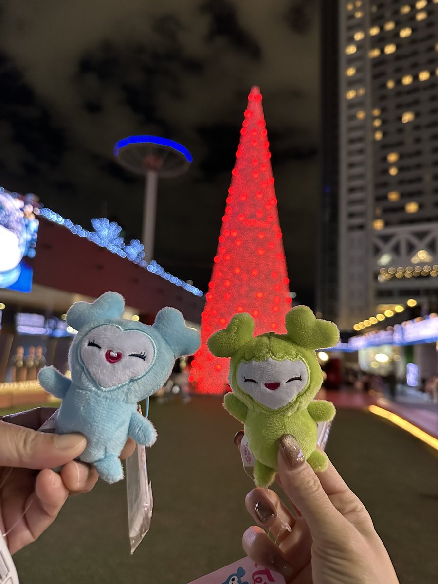 ai_like_twice's tweet photo. UFOキャッチャーでナブリーとジョンブリー取れた🩵💚 https://t.co/QNPOvODY6O