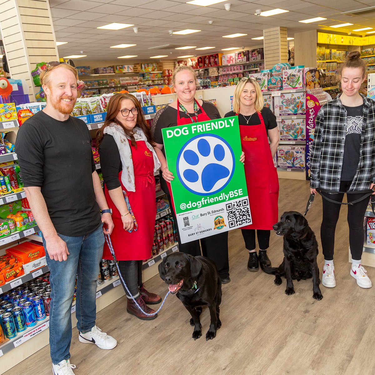 Did you know Bury St Edmunds is the UK's most dog-friendly town?🐕Take your dog for an outing in the town centre and discover all it has to offer, from our fantastic indies and national brands, new foodie cafés and restaurants and dog-friendly screenings at the Abbeygate Cinema.