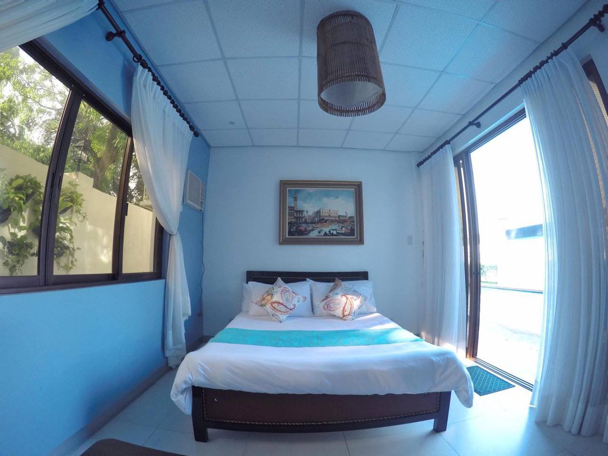 Hi posting again

Please help RT!

ph accommodation airbnb

17RH seventeen right here in bulacan    
Jan 18-19 (overnight)
walking distance from stadium 🥳
w/ round trip van service (Jan 18-19)

1 own room / 2-3pax shared bed - may sofa bed kung nasan yung cam (w/ own CR)

may