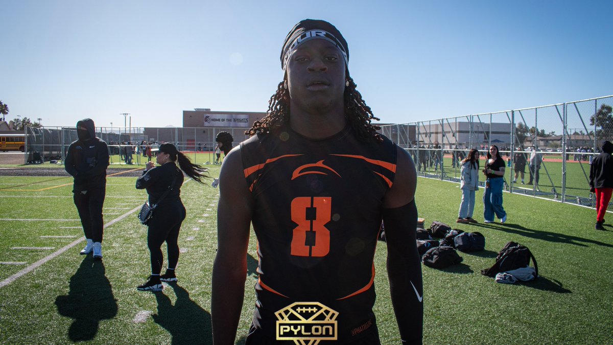 Six Star Football | PLUS+ (@sixstarfootball) on Twitter photo EVENT COVERAGE | Several top Prospects ‘27 impress in Vegas at Pylon
Here, we take a look at several of the events top tier 2027 prospects in the 18U bracket at Pylon Las Vegas.
STORY▶️🔗sixstarfootball.com/article/event-…
<a href="/DeveonBlaylock2/">Deveon Blaylock</a> <a href="/elijahcarothers/">Elijah Carothers</a> <a href="/MikyalDavis/">Mikyal Davis</a> <a href="/Jaxton_Itaaehau/">Jax Ita’aehau</a> EVENT COVERAGE | Several top Prospects ‘27 impress in Vegas at Pylon
Here, we take a look at several of the events top tier 2027 prospects in the 18U bracket at Pylon Las Vegas.
STORY▶️🔗sixstarfootball.com/article/event-…
<a href="/DeveonBlaylock2/">Deveon Blaylock</a> <a href="/elijahcarothers/">Elijah Carothers</a> <a href="/MikyalDavis/">Mikyal Davis</a> <a href="/Jaxton_Itaaehau/">Jax Ita’aehau</a>
