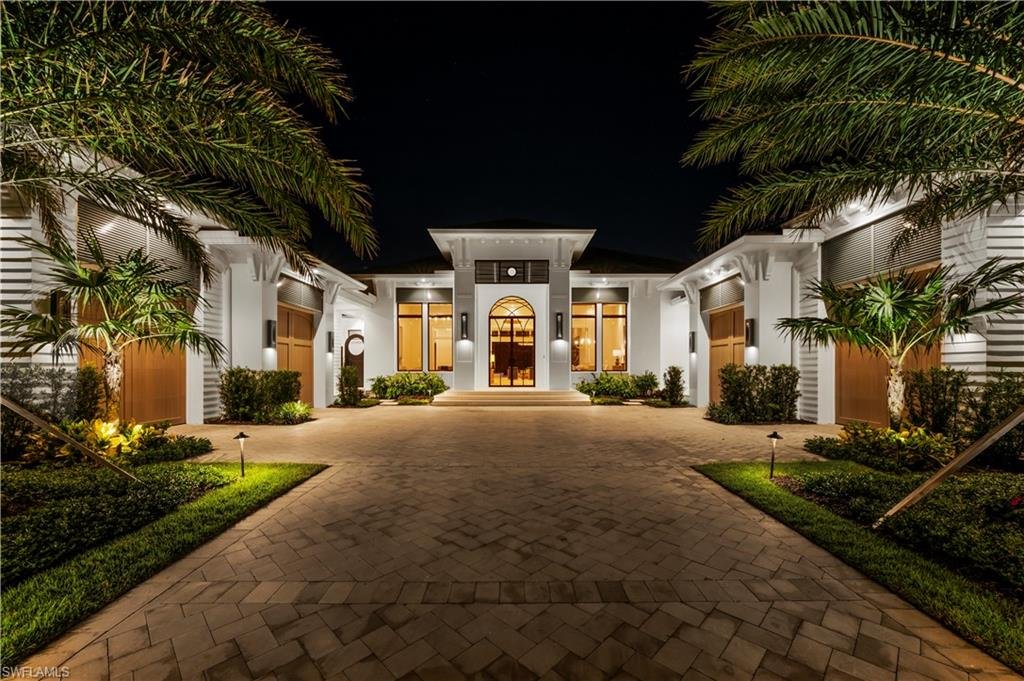 GolfRealtyLINKS's tweet photo. WILLIAM RAVEIS Real Estate presents...
Fabulous FLORIDA Golf Home - For Sale
Naples / Pelican Bay Country Club
5 BR / 5+ BA / 7131 SQ FT / $15,295,000
Links Living Link >https://t.co/SRvlDVYwYU https://t.co/z0n0PhRgWM