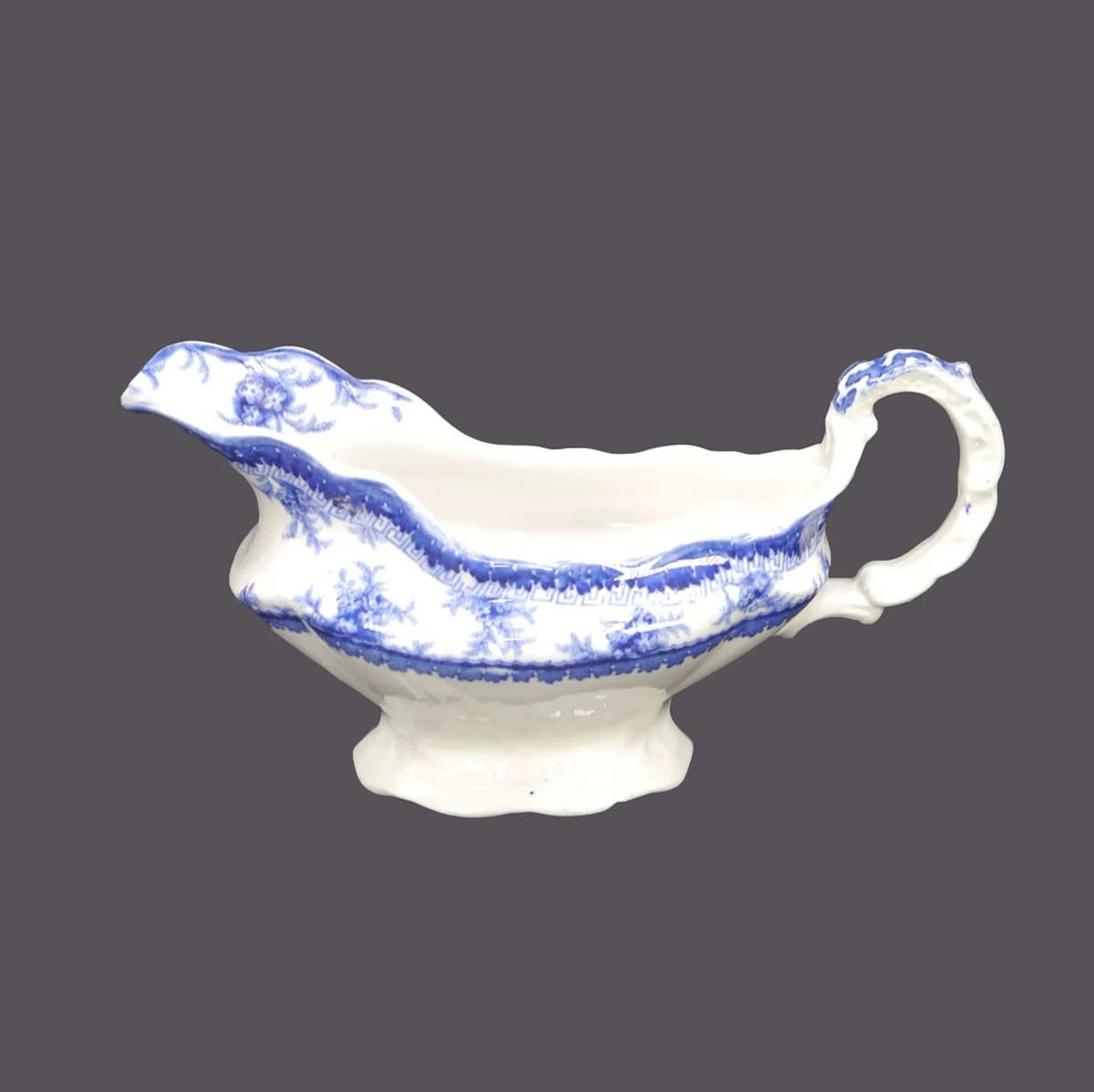 G97816960Girl's tweet photo. Antique later Victorian-era John Maddock Hamilton Blue flow-blue gravy or sauce boat made in England. https://t.co/lXdATeHgIs via @Etsy #BuyfromGroovy #antiques #bluewhitedishes #flowblue #tableware #antiquedishes #tabledecor #Victoriana #JohnMaddock #MaddockHamilton #HamiltonBlue #etsysellers