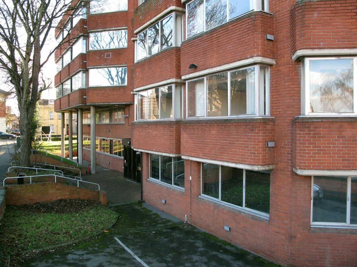 PallMallEstates's tweet photo. 📢 How do you fancy earning a 5% commission as a current or past #CommercialProperty tenant of Pall Mall Estates?

Our Stakeholder Reward Scheme will pay out 5% of your referral's year-one net rent in cash if you successfully refer us:

https://t.co/YSoRjL0MeB https://t.co/vpbWah3eiz