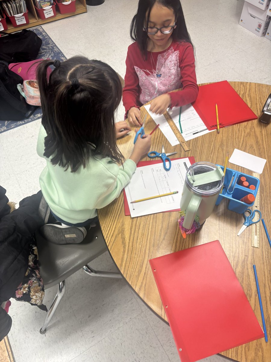 dawn_resetar's tweet photo. Does body length impact the distance the rocket goes? Young astronauts predict, build, and test to find out @NISDMcDermott @NISD https://t.co/X6AeCt9mp3