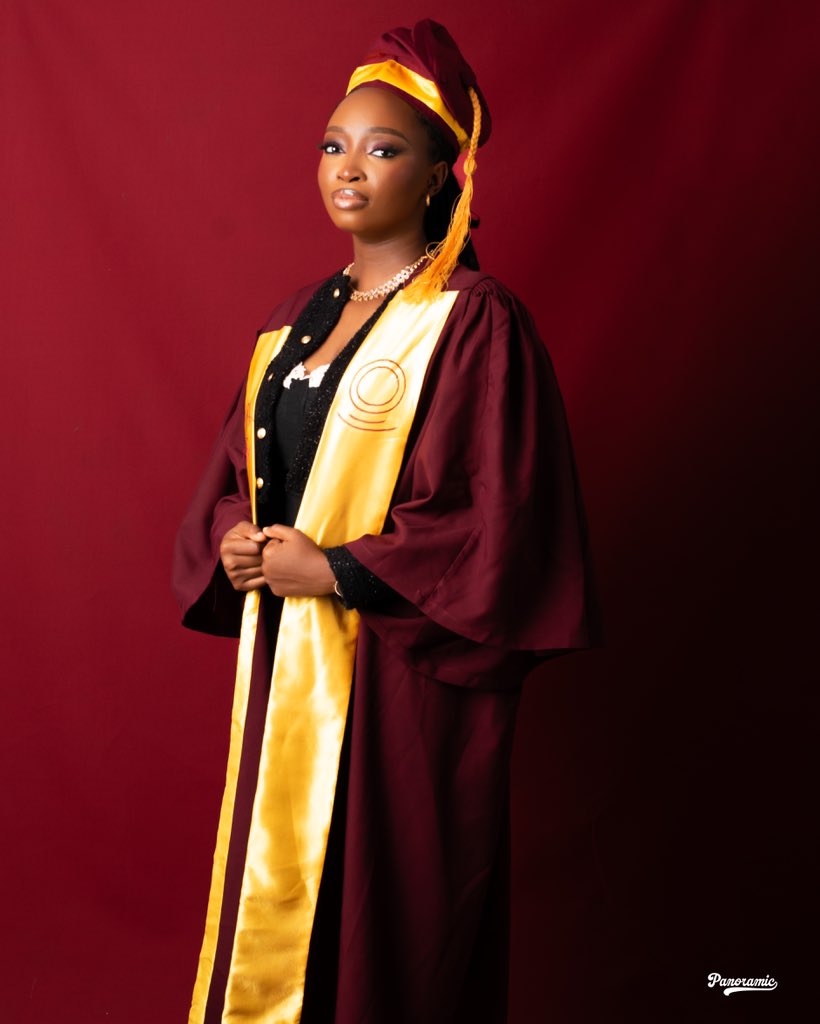 1Panoramic_'s tweet photo. My sis just graduated from unilag and guess who got to do her photoshoot
#gradute https://t.co/ikh5pZb0bM