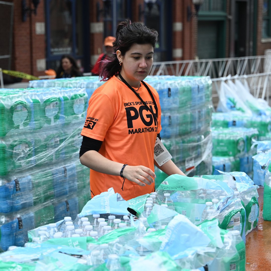 PGHMarathon's tweet photo. You don’t have to be a runner to participate in Marathon Weekend — our Volunteer Program presented by @eatoncorp offers countless ways to get involved!

Explore ALL the ways you can join in here! 👉 https://t.co/FqDLbg3MCB https://t.co/yAXMybZQ1i