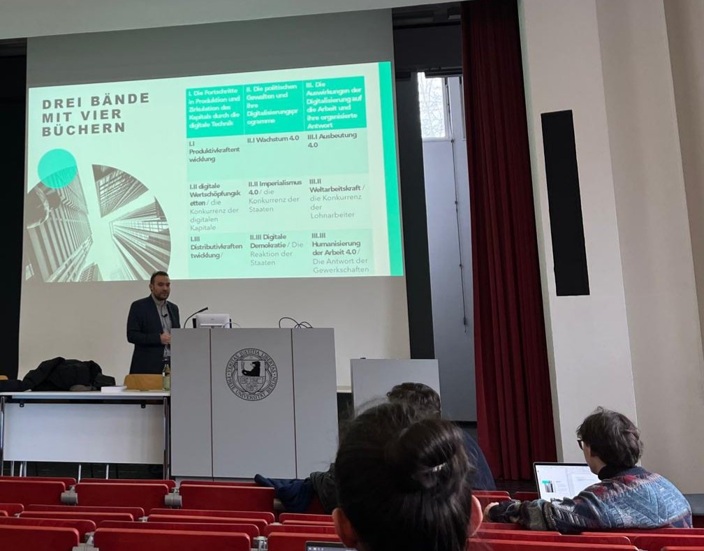 Peter Schadt (@peter_schadt) on Twitter photo Gestern bei den <a href="/Kriwis_Berlin/">KriWis FU Berlin</a> was zu meiner Forschung zur politischen Ökonomie der Digitalisierung vorstellen dürfen, der Sammelband zur Arbeit 4.0 ist heute dann offiziell erschienen. Schön! Gestern bei den <a href="/Kriwis_Berlin/">KriWis FU Berlin</a> was zu meiner Forschung zur politischen Ökonomie der Digitalisierung vorstellen dürfen, der Sammelband zur Arbeit 4.0 ist heute dann offiziell erschienen. Schön!