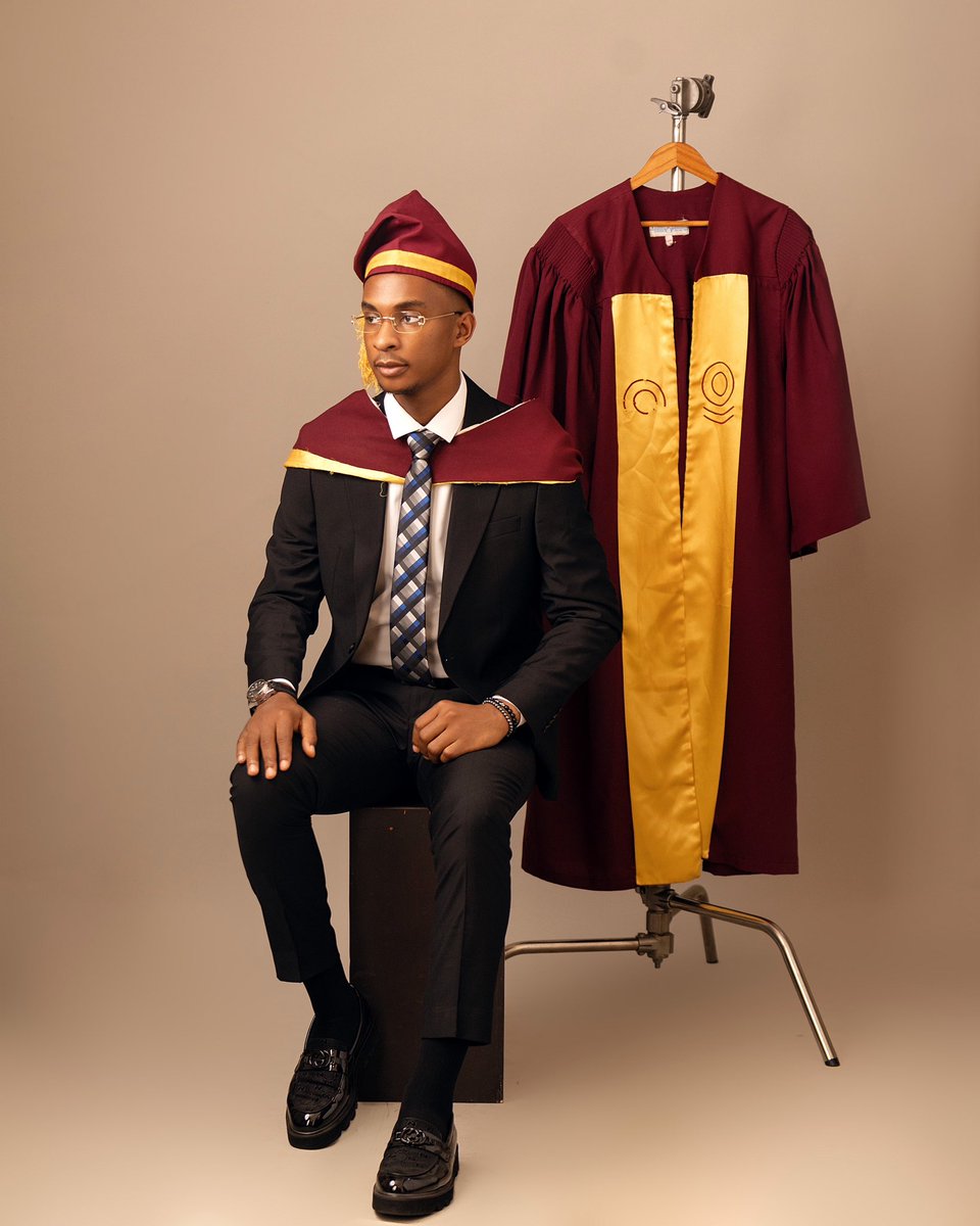 Realonyechi's tweet photo. End of an Era, Beginning of a Legacy 🎓 

B. Sc (Hons) in Physiology
College of Medicine, 
University of Lagos.
#UNILAG2024Convocation #unilag https://t.co/85kBwD6VTr