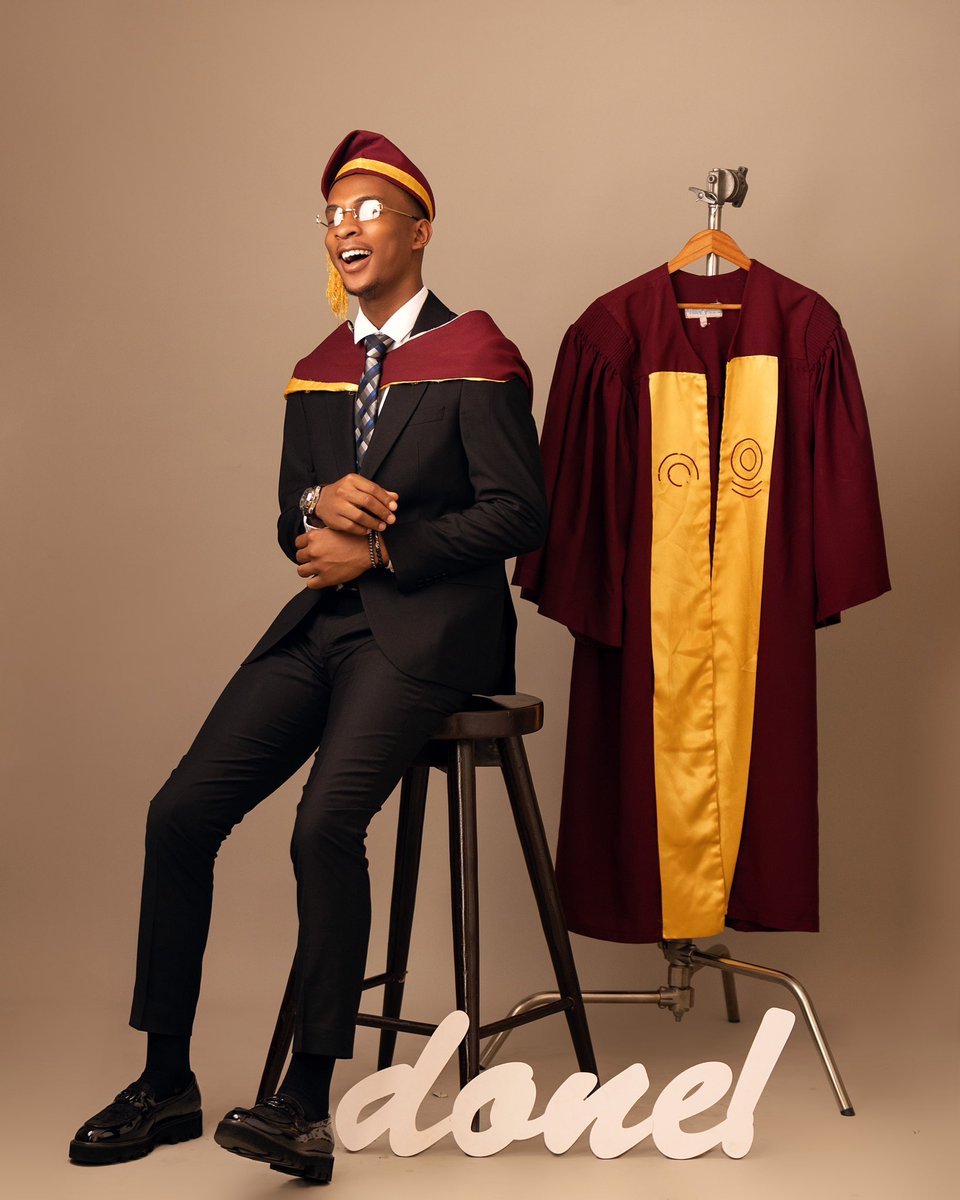 Realonyechi's tweet photo. End of an Era, Beginning of a Legacy 🎓 

B. Sc (Hons) in Physiology
College of Medicine, 
University of Lagos.
#UNILAG2024Convocation #unilag https://t.co/85kBwD6VTr