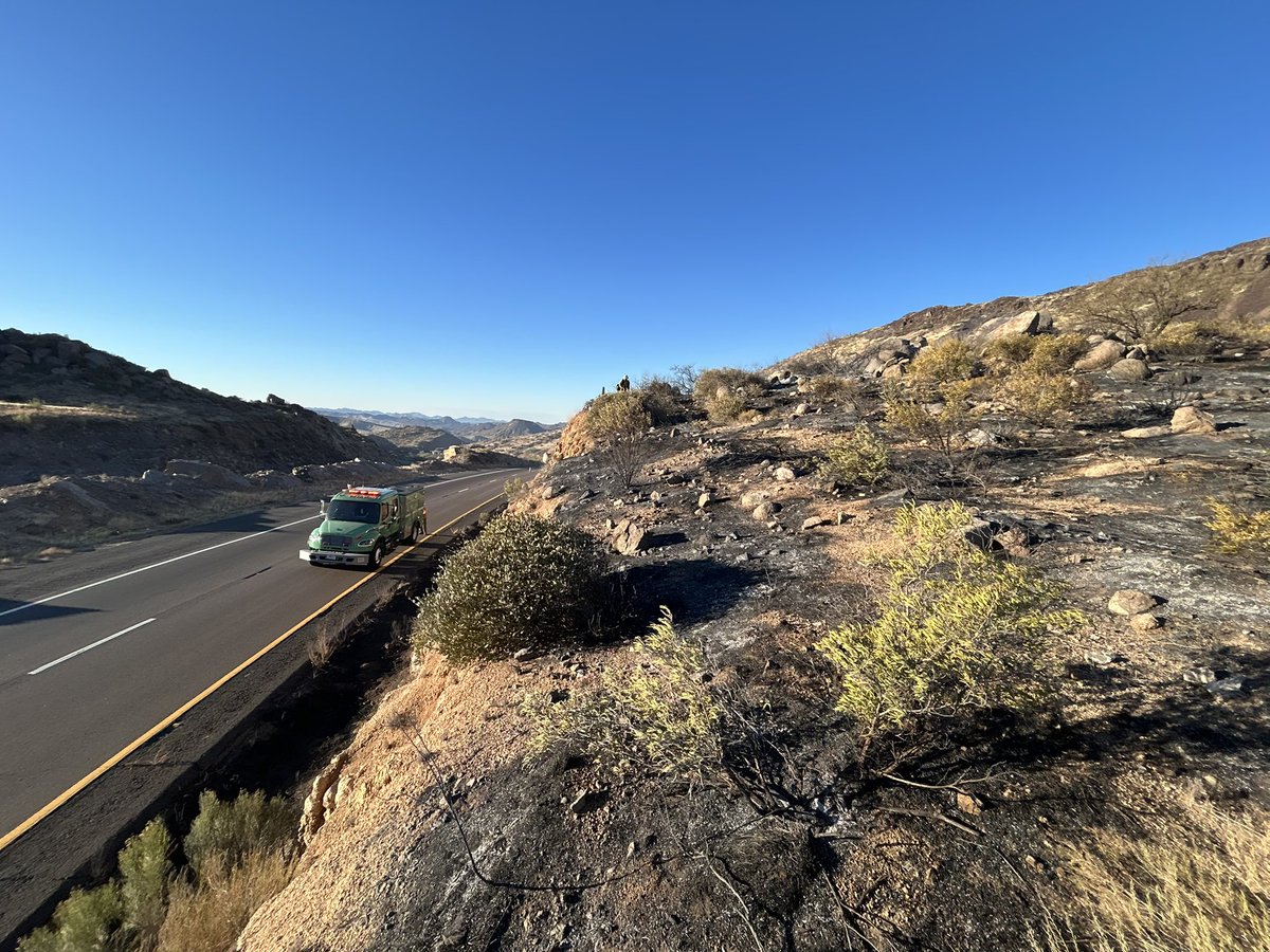 TontoForest's tweet photo. Firefighters are responding to the #RinconFire along SR 87 at MM215. Three engines are on scene along with Dept. of Public Safety. The fire is currently 2 acres and one north bound lane is closed while crews respond. For current road status follow https://t.co/4PbtiXbCyv. https://t.co/JPJ3hmAIj5