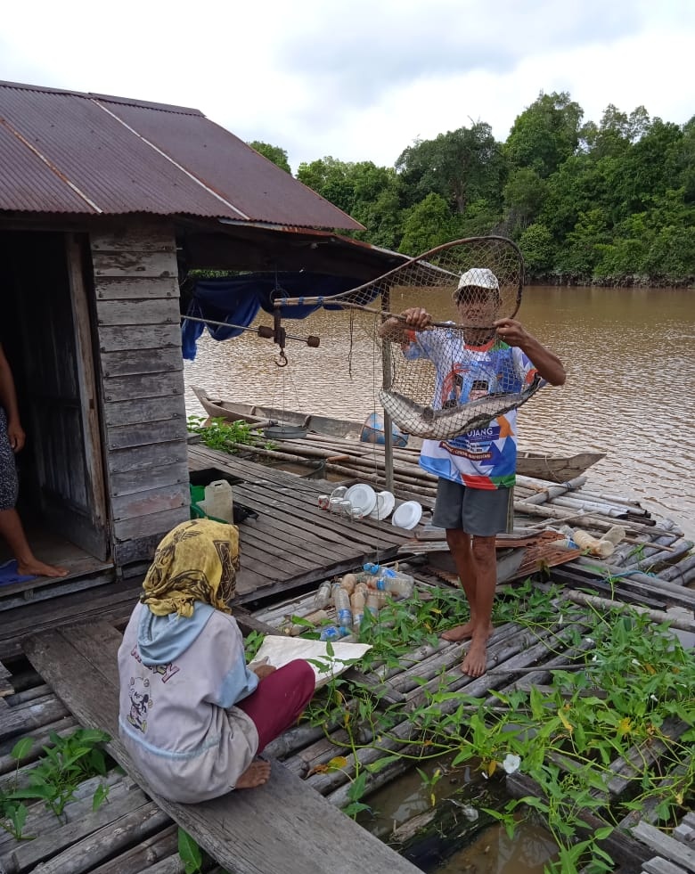 Winaecha1's tweet photo. Kamis(16/1/25), Winara Yani Luhkan Kab. Kapuas, Bp Yudi Ds. Aruk, Kec.Timpah melaporkan hasil tangkapan Ikan Toman 3 kg,hrg jual 40.000 rb/kg dg alat tangkap pancing
#GiatLuhkanSatminkalGONDOL  #Kapuas #Tangkap https://t.co/I8VVESO23V