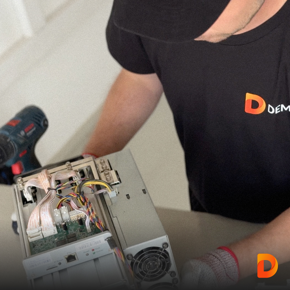 DeMi_Mining's tweet photo. 📸Fresh #BehindTheScenes from our data center

 #DeMiToken #BTC #MiningRewards #Investments #Technology #Blockchain #Transparency #Security #Cryptocurrency #SmartContracts #Decentralization #DataCenters