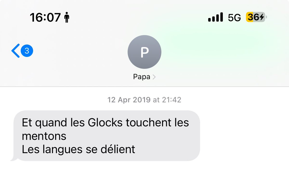 Ayoceyy's tweet photo. j’ai toujours pas compris pk mon daron s’est pris pour ninho ce soir la https://t.co/G8qbssrdln
