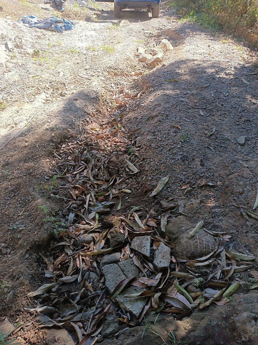 kateEv10's tweet photo. Conocido como la lomita San Jose villa Nueva esta Calle El calvario SE solicita ayuda con esta Calle si pueden realizar la huellas de agua para poder transitar #MilagroNavas https://t.co/87kscd8Rkg