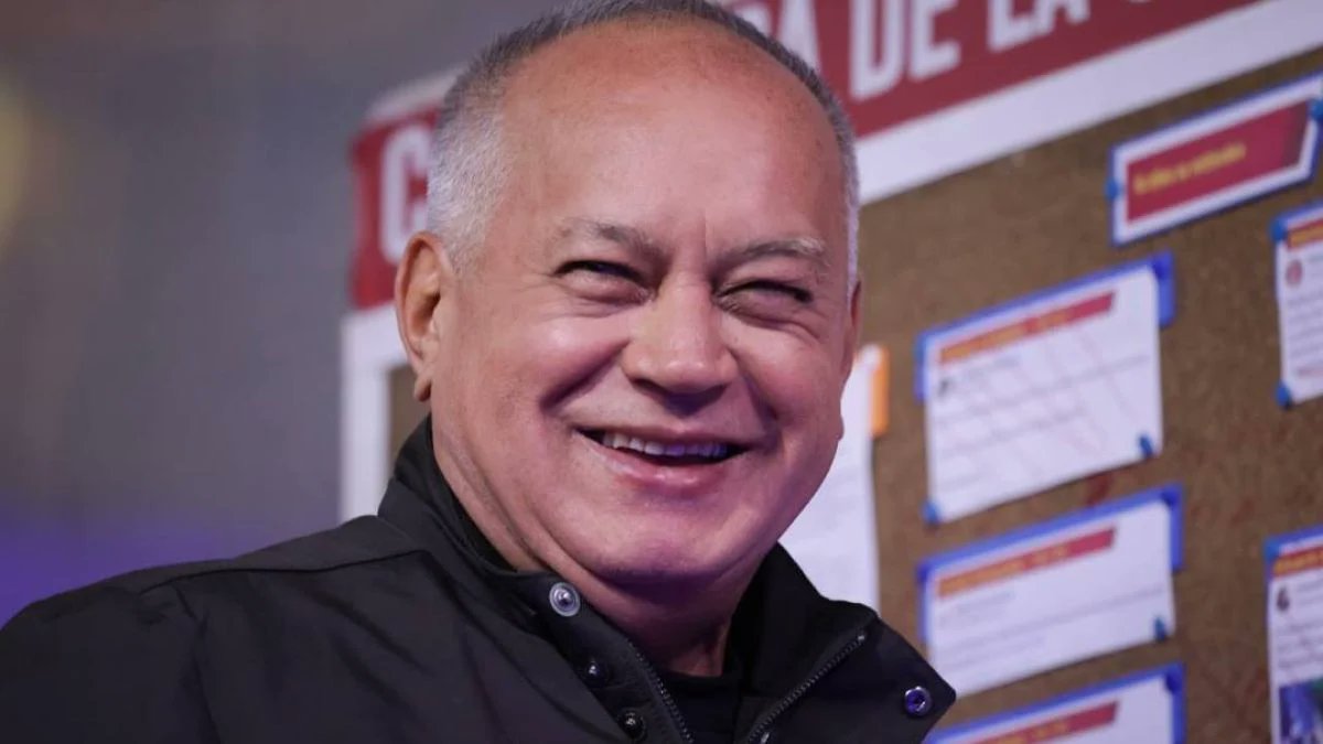 mar_ilopez26's tweet photo. #ULTIMAHORA |  En la emisión #511 de @ConElMazoDando, El Min. Para Relaciones Interiores, Justicia y Paz; @dcabellor la lista de acompañantes del representante del fascismo y la ultraderecha venezolana, Edmundo González Urrutia, en su gira a Guatemala. 

#16Ene https://t.co/2DFpheKAek