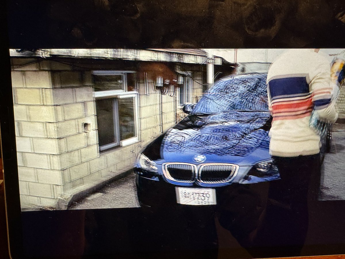 영화 작전. 증권사 신입사원때 봤던거 같은디 동기들이랑. 마지막 씬 5시리즈 열때 그게 존나 멋져보이더라 ㅎㅎ 촌스럽지만 재밋다 다시봐도...