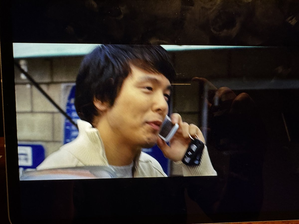 영화 작전. 증권사 신입사원때 봤던거 같은디 동기들이랑. 마지막 씬 5시리즈 열때 그게 존나 멋져보이더라 ㅎㅎ 촌스럽지만 재밋다 다시봐도...