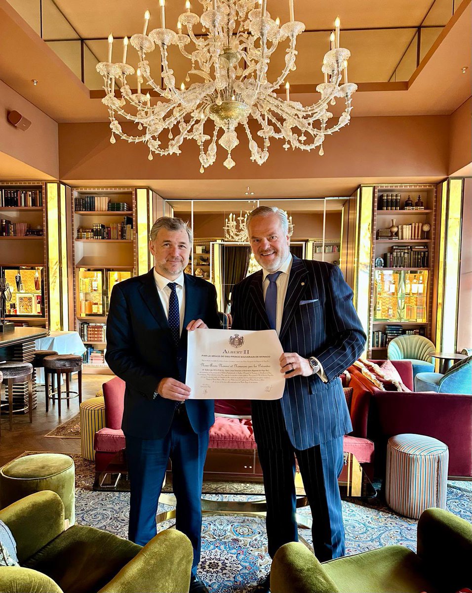 Dans les magnifiques salons de l’Hôtel de l’Europe, remise officielle de la Commission consulaire au nouveau Consul honoraire de #Monaco à #Amsterdam. Merci <a href="/RJW64/">Robert-Jan WOLTERING</a> pour votre engagement et meilleurs vœux de succès dans ces nouvelles fonctions ! 🇳🇱🤝🇲🇨