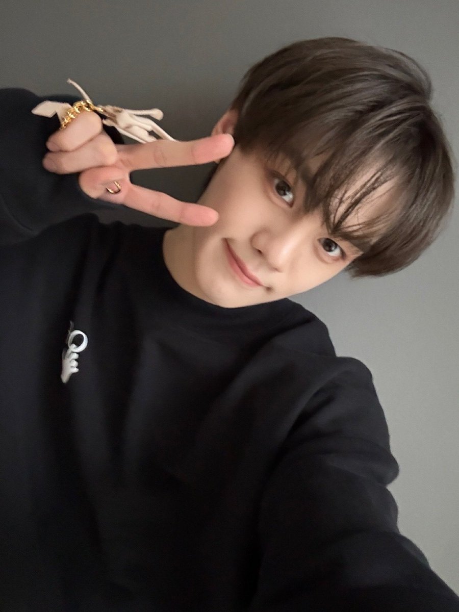 요즘 규비니(♥)도 자기가 귀여운 걸
너무너무 잘 알고 있는 것 같아서 뿌듯함
그래너너무귀여워….