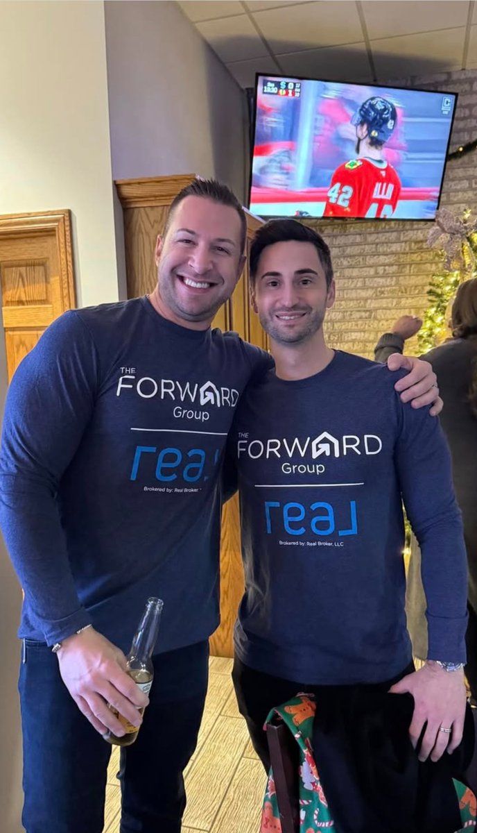 dankesslerhere's tweet photo. Loving our new swag! Thrilled to
share these goodies with our amazing team and fabulous vendors as Christmas gifts this year. Keeping it festive, fun, and Forward!

#HolidayCheer #TeamLove #GratefulAndGifted #TheForwardGroup #REALBroker #ColleenBaz #BartBaz https://t.co/l4z765BCWy