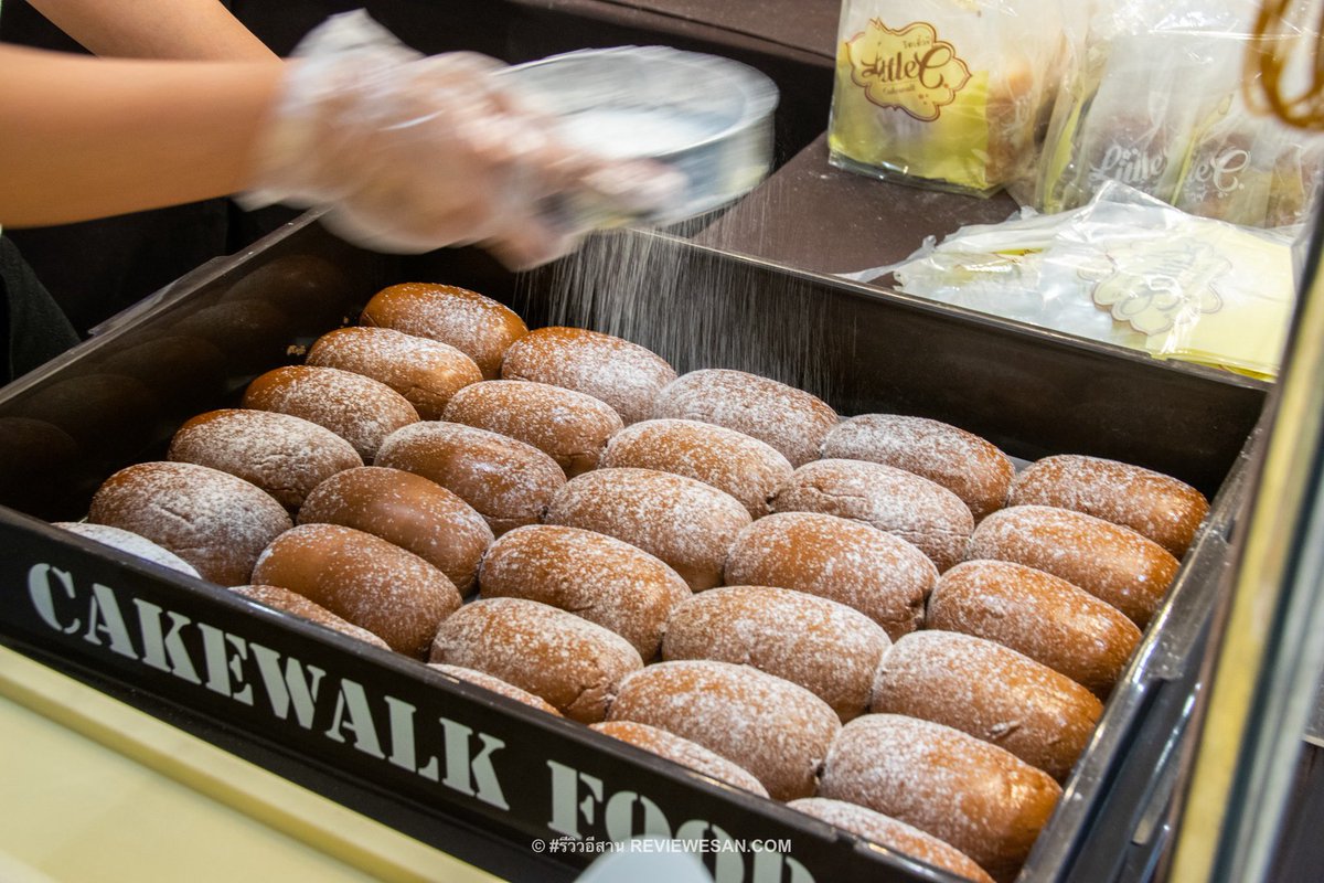 reviewubon's tweet photo. Little C ร้านขนมปังไส้ทะลัก เจ้าดังกรุงเทพฯ กลับมาบุกอุบลอีกครั้งเด้อ 
มีโปรโมชั่นซื้อ 4 ฟรี 1 รีบไปตำกันเลย

เซ็นทรัล #อุบล
14-29 ม.ค. 68

#รีวิวอุบล #รีวิวอีสาน https://t.co/ZrqjfpKoP9