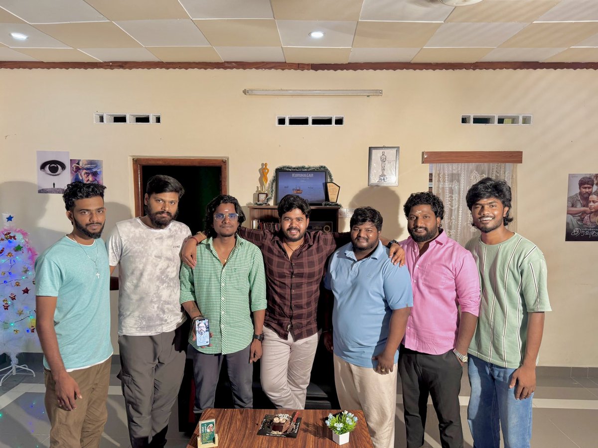 KurinchiC's tweet photo. Today Update : Cake Cuting Thamizh Subramani 🎂♥️
#FilmCrew #KurinchiCreations #UpdatesSoon #India #Srilanka #FilmMaking #Passionate #KurinchiCreations https://t.co/IKmx1WB5tC