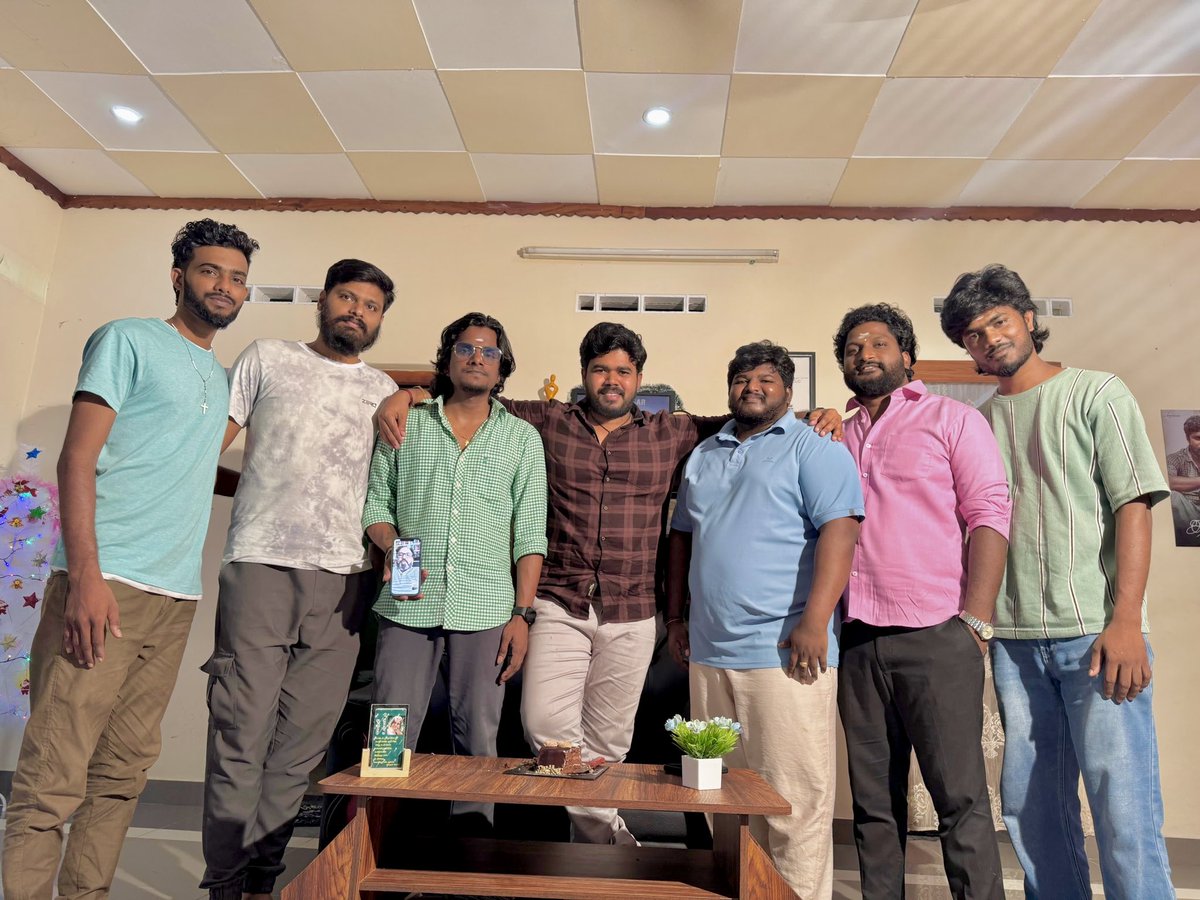 KurinchiC's tweet photo. Today Update : Cake Cuting Thamizh Subramani 🎂♥️
#FilmCrew #KurinchiCreations #UpdatesSoon #India #Srilanka #FilmMaking #Passionate #KurinchiCreations https://t.co/IKmx1WB5tC