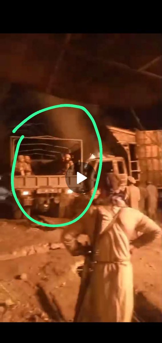 Pak Army escorted convoy to Parachinar but was attacked by  local Taliban and seems like the attack was only on medicines and food trucks which were heading to Parachinar while the escorts enjoying friendly safety.
#SaveParachinar