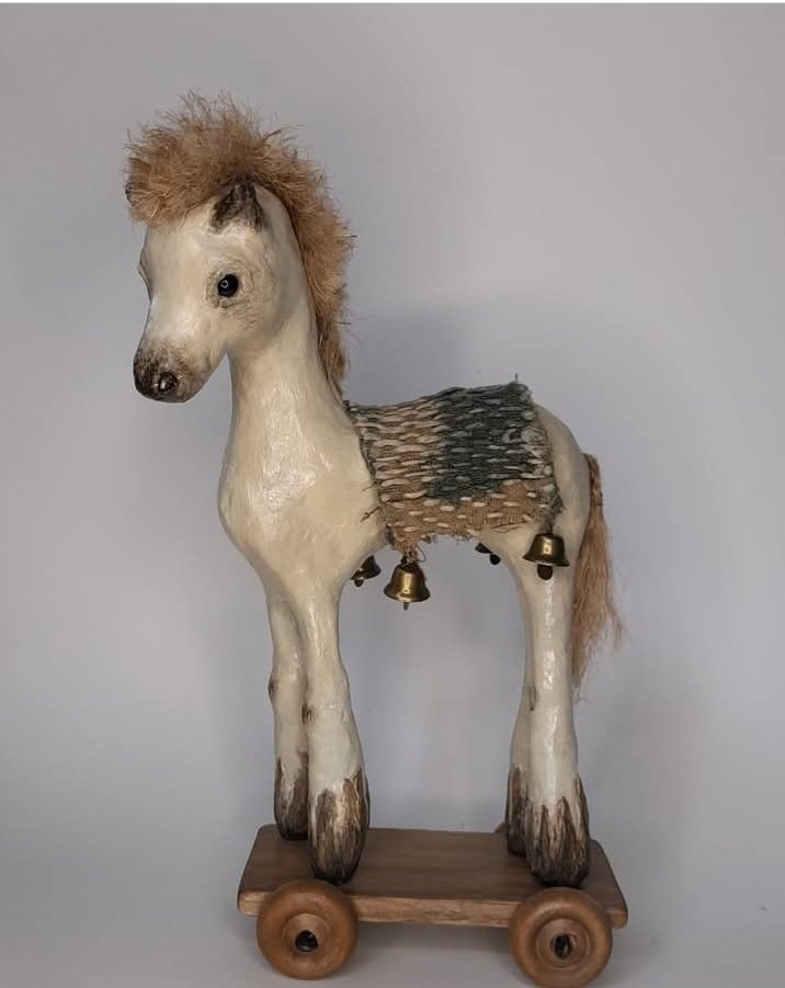 Faeryworkshop's tweet photo. Little clay horse on wheels is ready for adoption now on my website, please have a look at https://t.co/I4gVlguSGM

#clayhorse #crafts #handmade #ooak #antiquetoys #vintagetoys #modelmaking #clayartist #toymaker #clayart #toysonwheels https://t.co/DYgKrQupd4