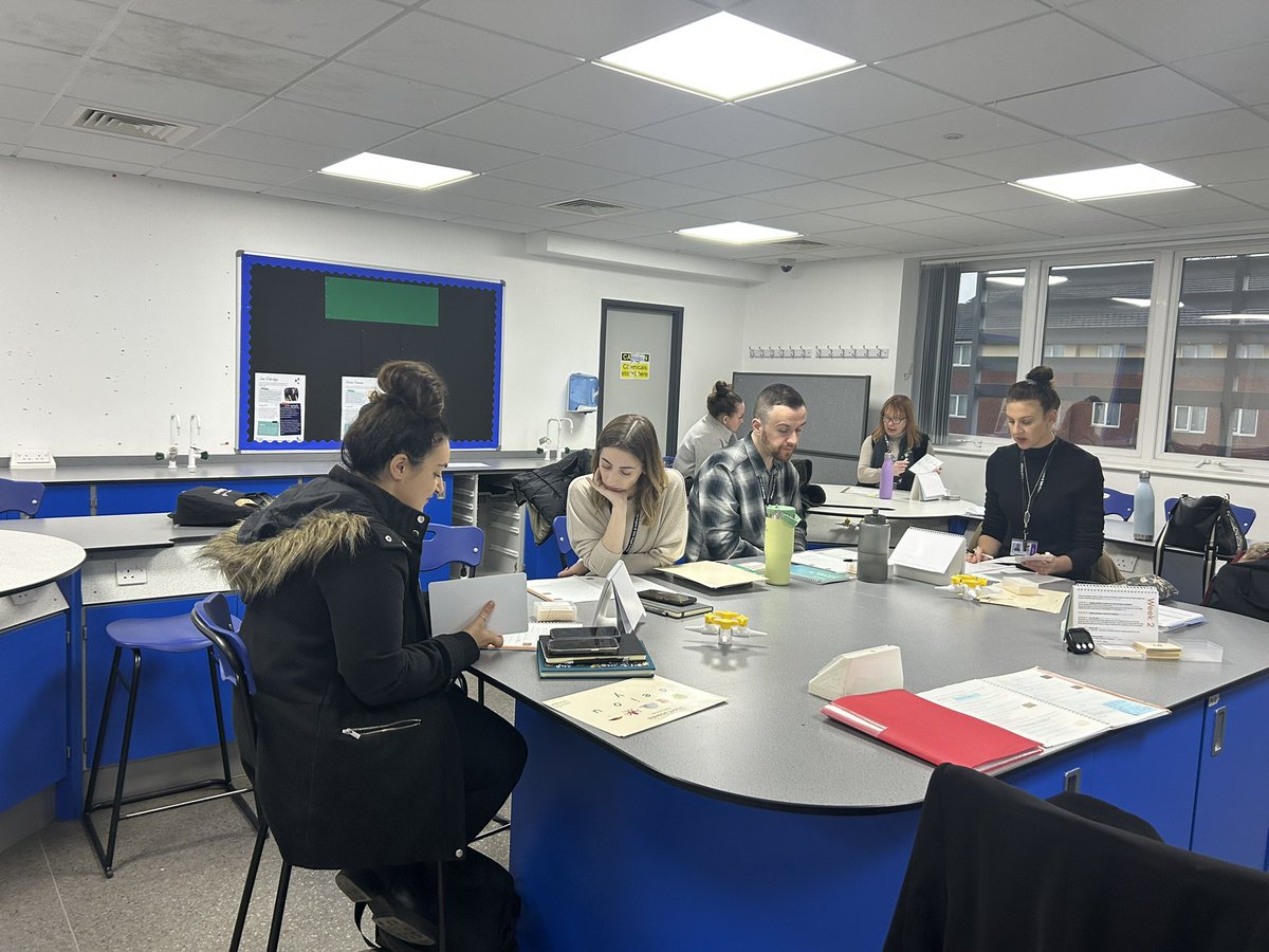 amanda_Lexonik's tweet photo. Excellent training @wvrcollege working with delegates committed to raising reading students 📚@LexonikST 
#gcseenglish #readingsupportforolderlearners https://t.co/oBc7D4L3Hn