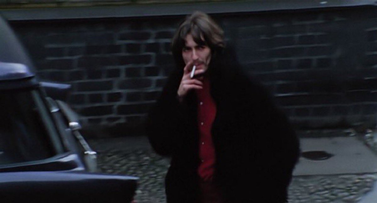 yesterdaypills's tweet image. #GetBackSessions
Giorno 10 
16 gennaio 1969

Paul McCartney si recò per l’ultima volta ai Twickenham Film Studios, dove registrò una demo di “Oh! Darling”. Nel frattempo, George Harrison visitò la sede della Apple Corps a Londra per verificare lo studio progettato da “Magic