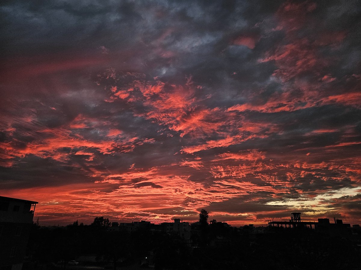 HitanshSharma25's tweet photo. Last sunset in Bhopal, 10 days ago. 3 years, countless memories. Goodbye, Bhopal. https://t.co/yCeOQAsLwM