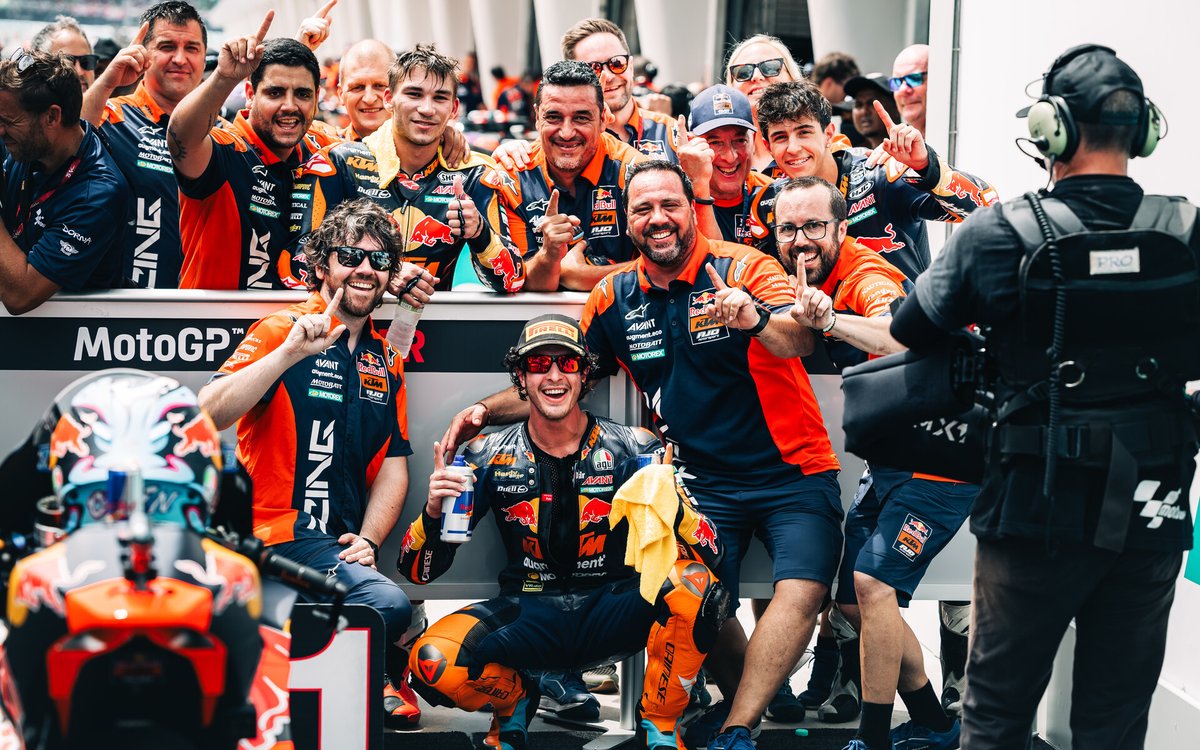 RedBull_KTM_Ajo's tweet image. #BestOf2024 🏁 Chapter 10 🇲🇾🇪🇸

Cele said goodbye with another great victory in Sepang, while in Barcelona the family grew with the debut of Carpe! 🔝

| #MalaysianGP | #SolidarityGP | #ThowbackThursday | #GivesYouWings | #ReadyToRace | @motogp | #AjoMotorsport | #AjoFamily |