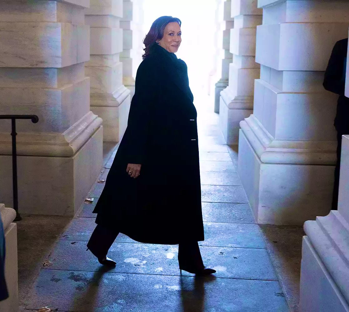 skylikeajedi's tweet photo. They can never erase history Madam Vice President Kamala Harris we won’t ever let them forget it. 🇺🇸💙

📸: Lawrence Jackson https://t.co/EXu9m7mRsN