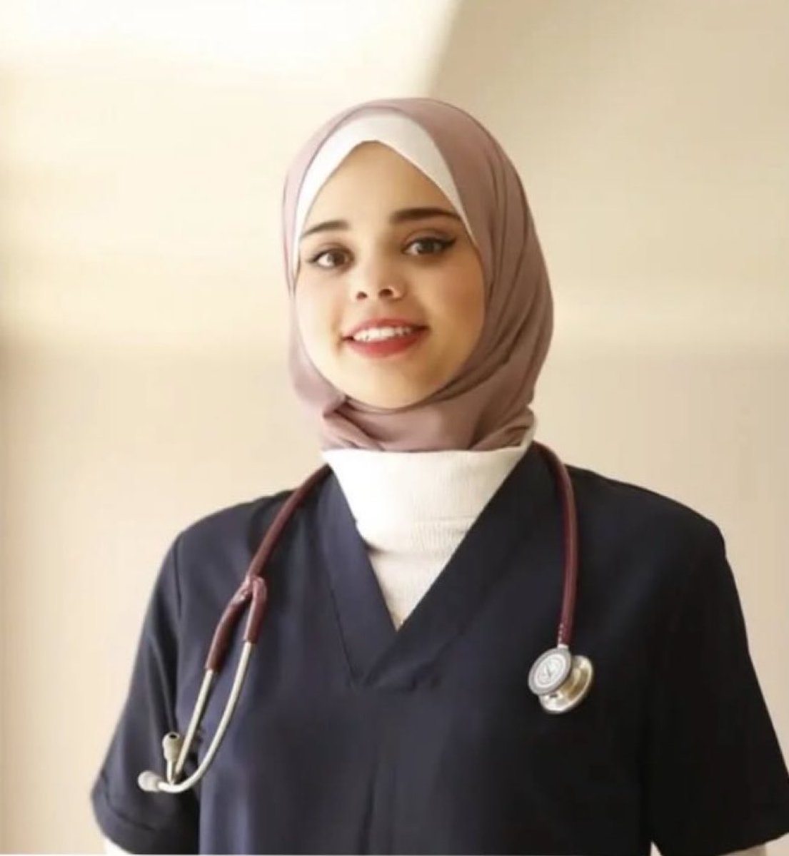 Un ataque aéreo israelí contra su casa mata a la médica palestina Hala Abu Ahmed y a su familia después del anuncio de alto el fuego.

La doctora Hala trató a los heridos en el norte de Gaza antes de trasladarse al Hospital Bautista de la ciudad de Gaza.